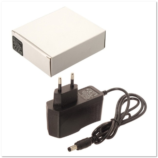 СЗУ для цифровых устройств 12V (2А) разъем 5,5 / 2,5 LP-30